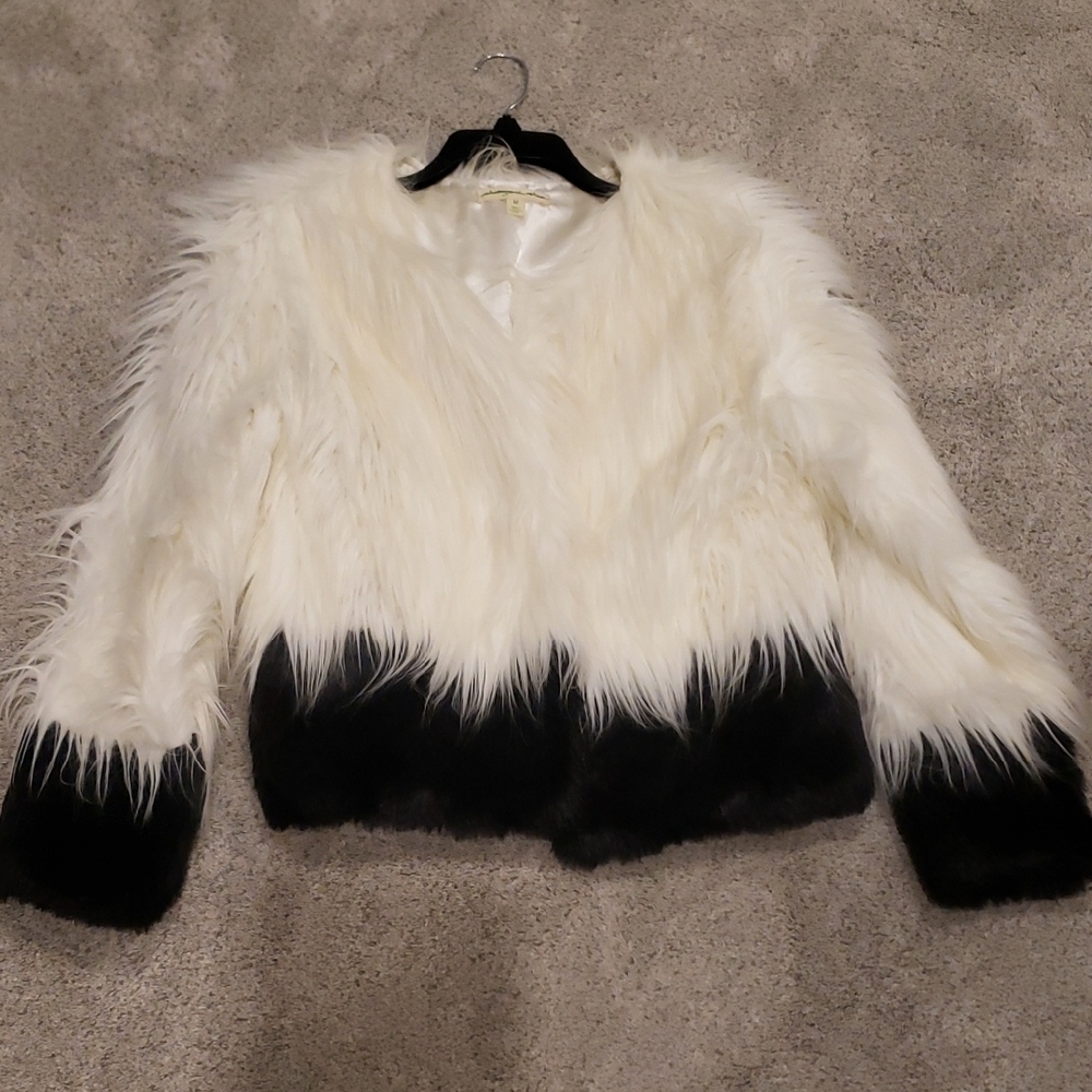 Chic Faux Fur Jacket in Black and White